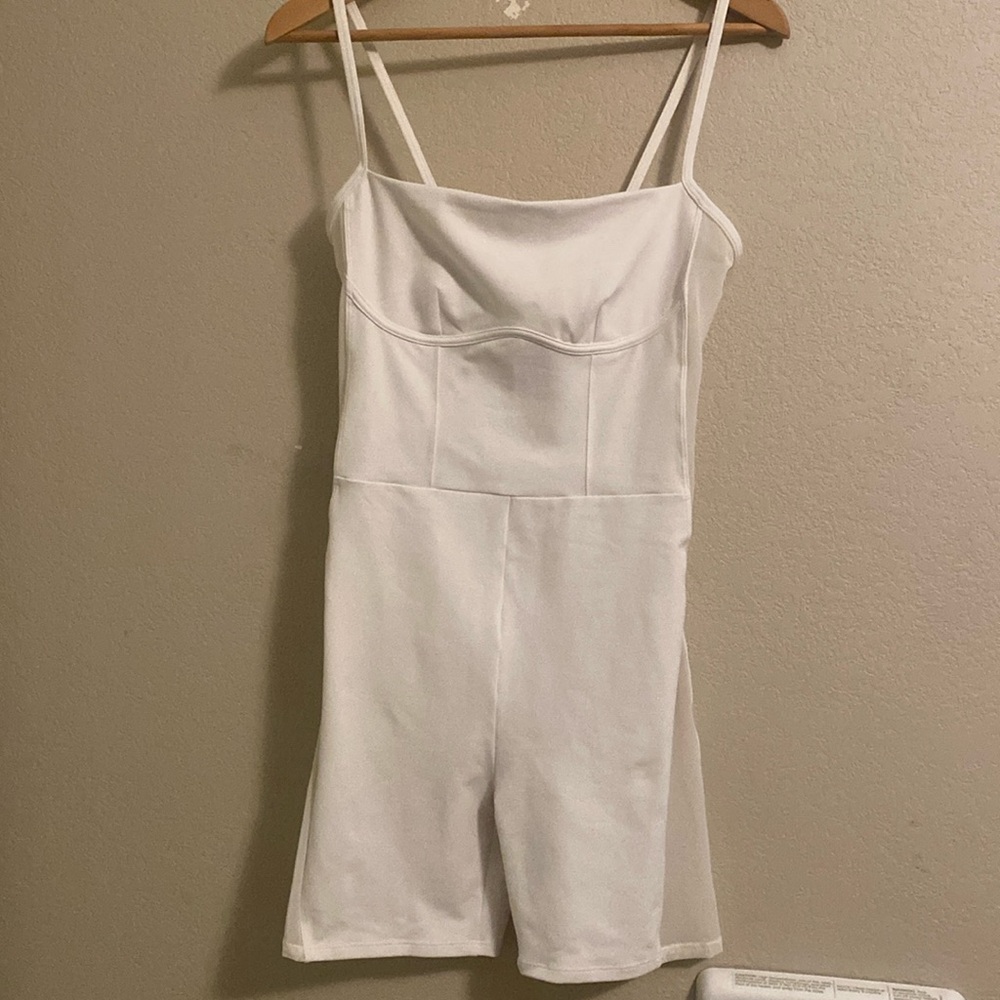 Alo yoga white onesie, size M, never been worn